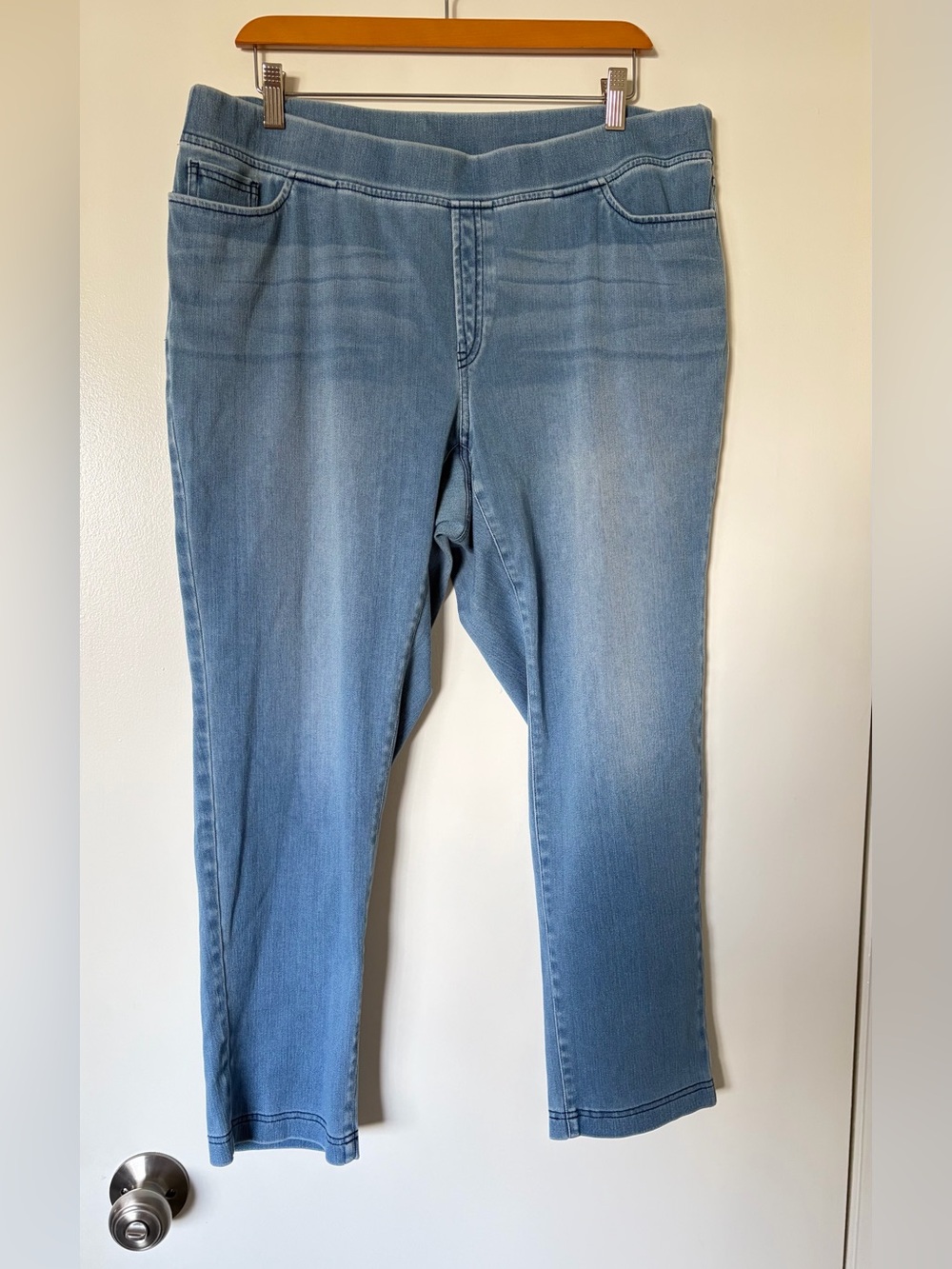 Women's Ankle Crop Stretch Jeans - Light Blue